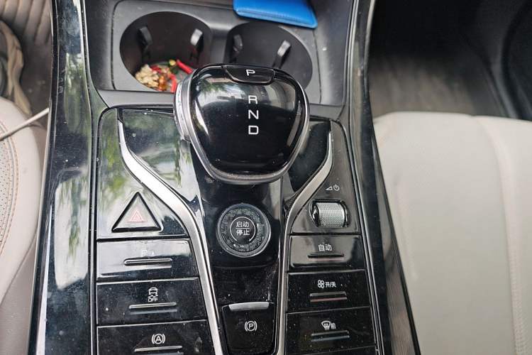Used BYD Qin PLUS 2024 HONOR Edition DM-i 55KM Leading Model Gear Lever