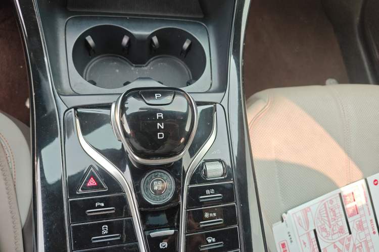 Used BYD Qin PLUS 2024 HONOR Edition DM-i 55KM Leading Model Gear Lever