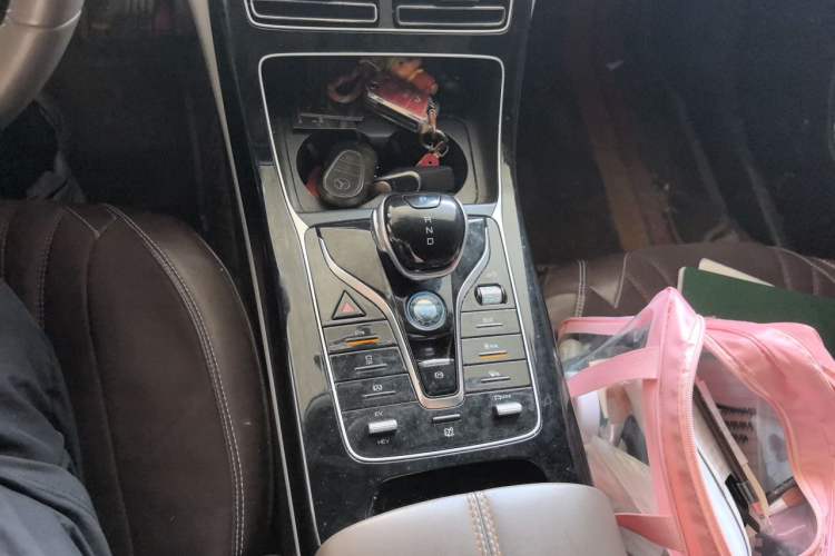 Used BYD Qin PLUS 2024 HONOR Edition DM-i 120KM Leading Model Gear Lever