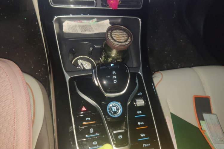 Used BYD Qin PLUS 2024 HONOR Edition DM-i 120KM Beyond Model Gear Lever