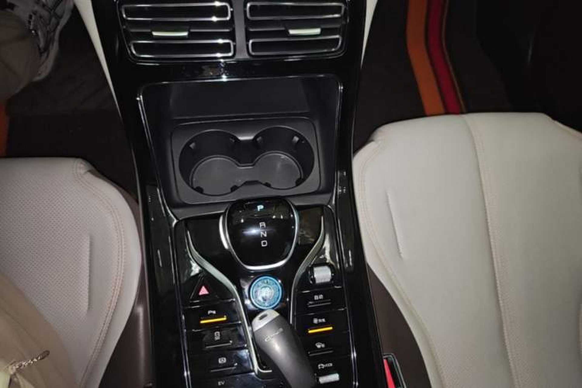 Used BYD Qin PLUS 2024 HONOR Edition DM-i 55KM Leading Model Gear Lever