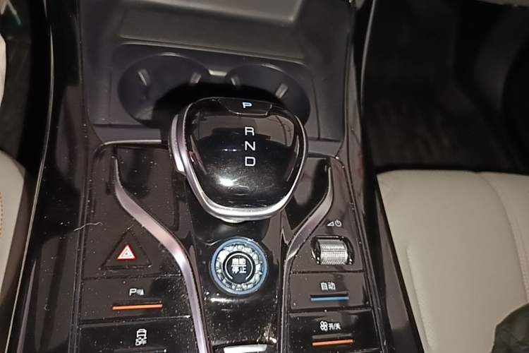 Used BYD Qin PLUS 2024 HONOR Edition DM-i 55KM Leading Model Gear Lever