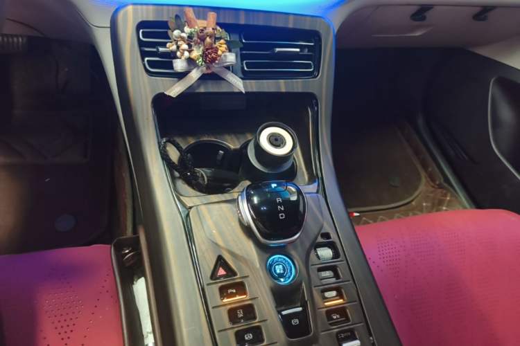 Used BYD Qin PLUS 2024 HONOR Edition DM-i 55KM Leading Model Gear Lever
