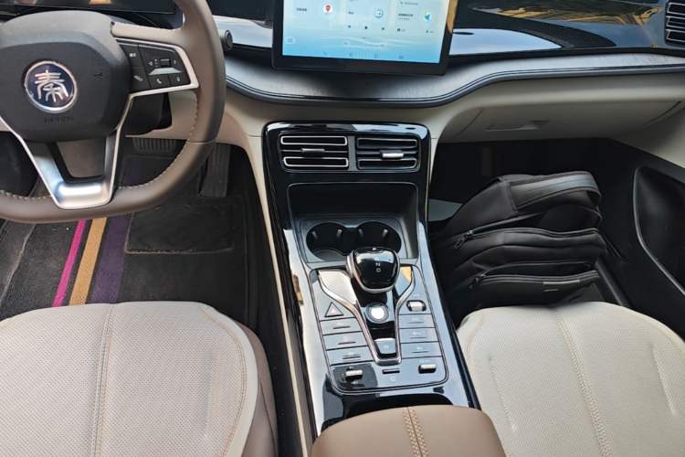 Used BYD Qin PLUS 2024 HONOR Edition DM-i 55KM Leading Model Gear Lever