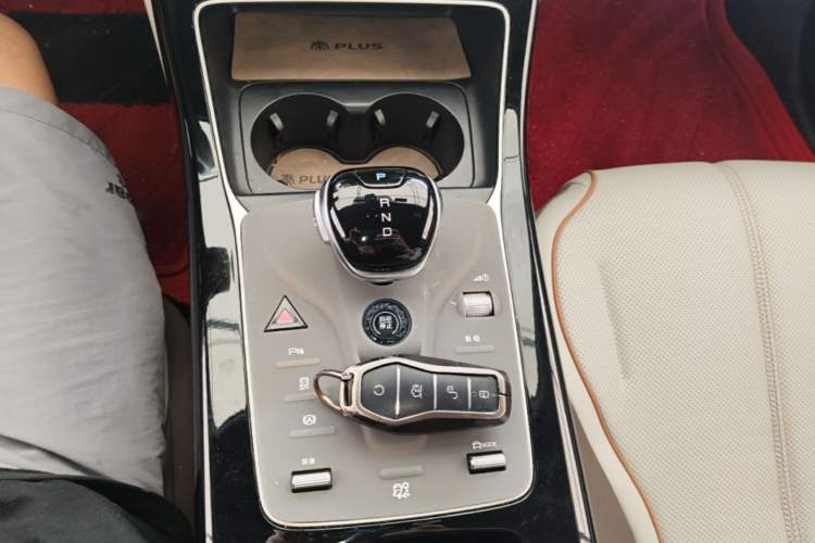 Used BYD Qin PLUS 2024 Honor Edition EV 510KM Leading Model Gear Lever