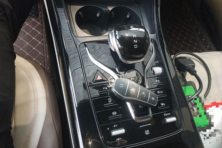 Used BYD Qin PLUS 2024 HONOR Edition DM-i 55KM Leading Model Gear Lever