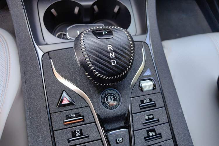 Used BYD Qin PLUS 2024 HONOR Edition DM-i 55KM Leading Model Gear Lever