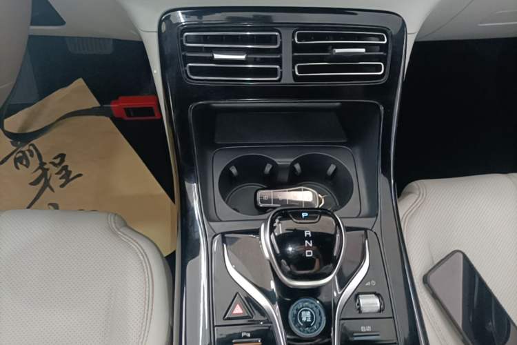 Used BYD Qin PLUS 2024 HONOR Edition DM-i 55KM Leading Model Gear Lever