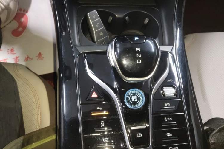 Used BYD Qin PLUS 2024 HONOR Edition DM-i 55KM Leading Model Gear Lever