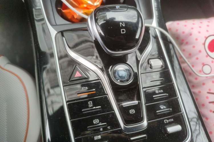 Used BYD Qin PLUS 2024 Honor Edition EV 510KM Leading Model Gear Lever