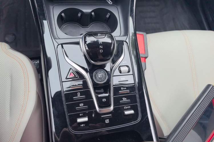 Used BYD Qin PLUS 2024 HONOR Edition DM-i 55KM Leading Model Gear Lever