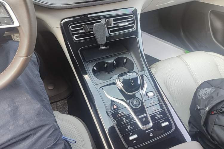 Used BYD Qin PLUS 2024 HONOR Edition DM-i 55KM Leading Model Gear Lever