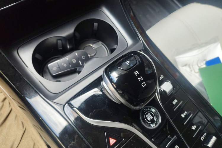Used BYD Qin PLUS 2024 HONOR Edition DM-i 55KM Leading Model Gear Lever
