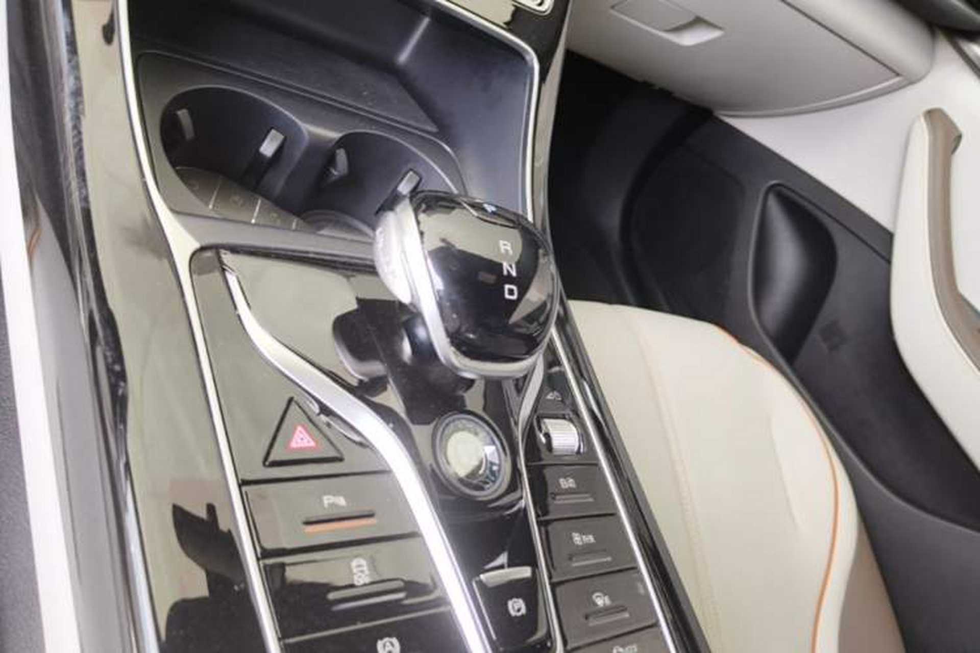 Used BYD Qin PLUS 2024 Honor Edition EV 420KM Beyond Model Gear Lever