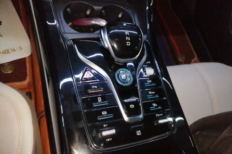 Used BYD Qin PLUS 2024 HONOR Edition DM-i 55KM Leading Model Gear Lever