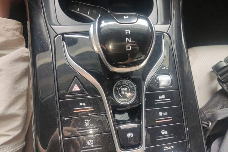 Used BYD Qin PLUS 2024 HONOR Edition DM-i 55KM Leading Model Gear Lever