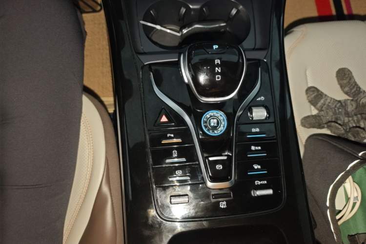 Used BYD Qin PLUS 2024 HONOR Edition DM-i 55KM Leading Model Gear Lever