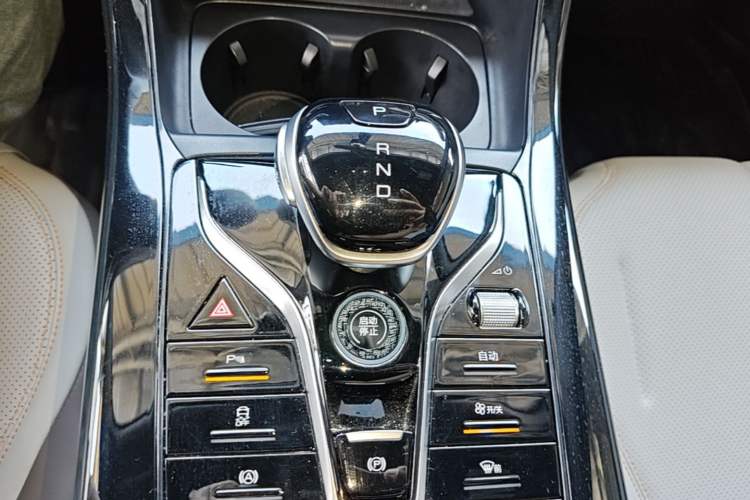 Used BYD Qin PLUS 2024 HONOR Edition DM-i 55KM Leading Model Gear Lever