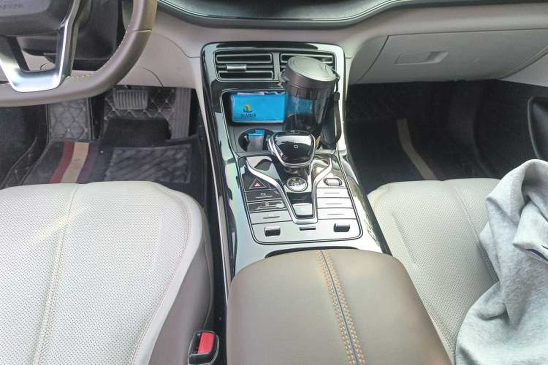 Used BYD Qin PLUS 2024 HONOR Edition DM-i 55KM Leading Model Gear Lever