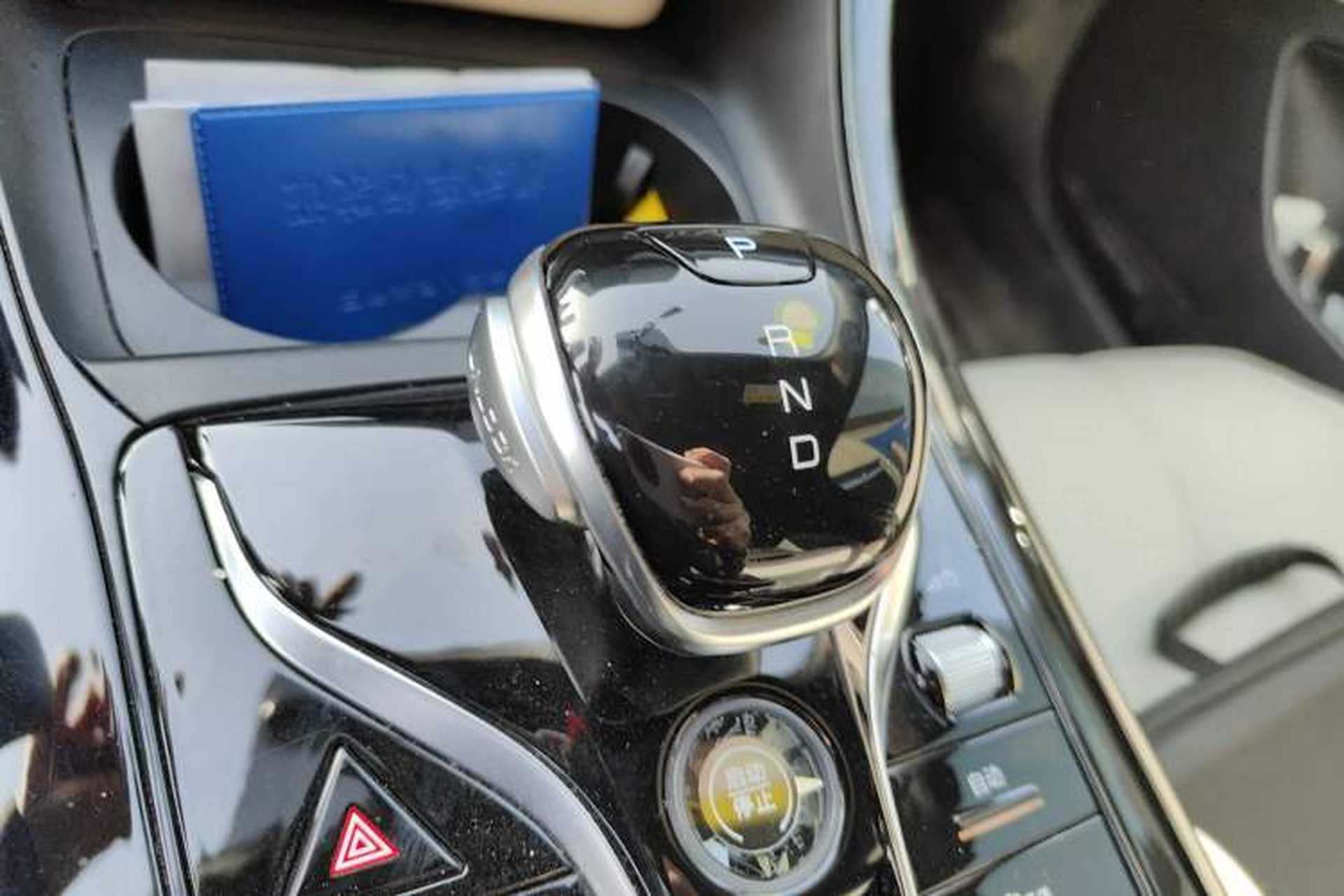 Used BYD Qin PLUS 2024 HONOR Edition DM-i 55KM Leading Model Gear Lever