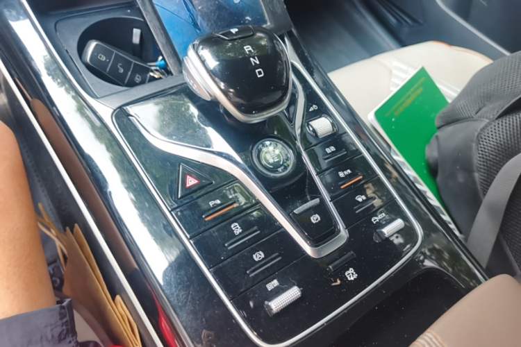 Used BYD Qin PLUS 2024 Honor Edition EV 420KM Leading Model Gear Lever