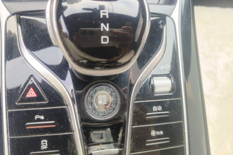 Used BYD Qin PLUS 2024 HONOR Edition DM-i 120KM Leading Model Gear Lever