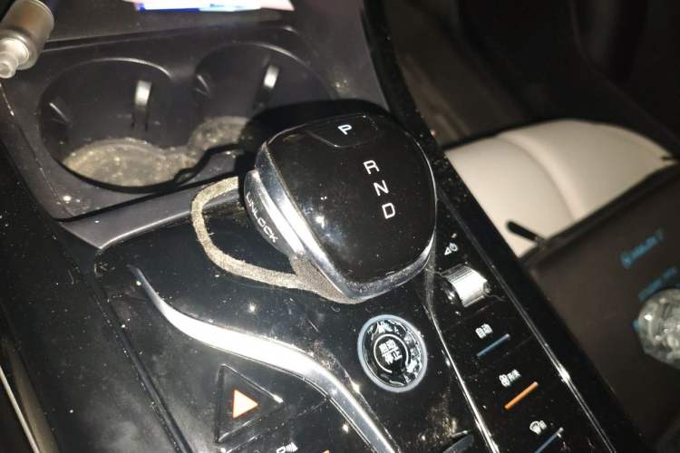 Used BYD Qin PLUS 2024 HONOR Edition DM-i 55KM Leading Model Gear Lever