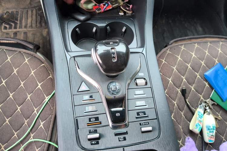 Used BYD Qin PLUS 2024 HONOR Edition DM-i 55KM Leading Model Gear Lever