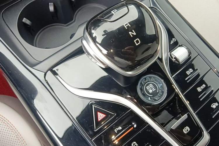 Used BYD Qin PLUS 2024 HONOR Edition DM-i 55KM Leading Model Gear Lever