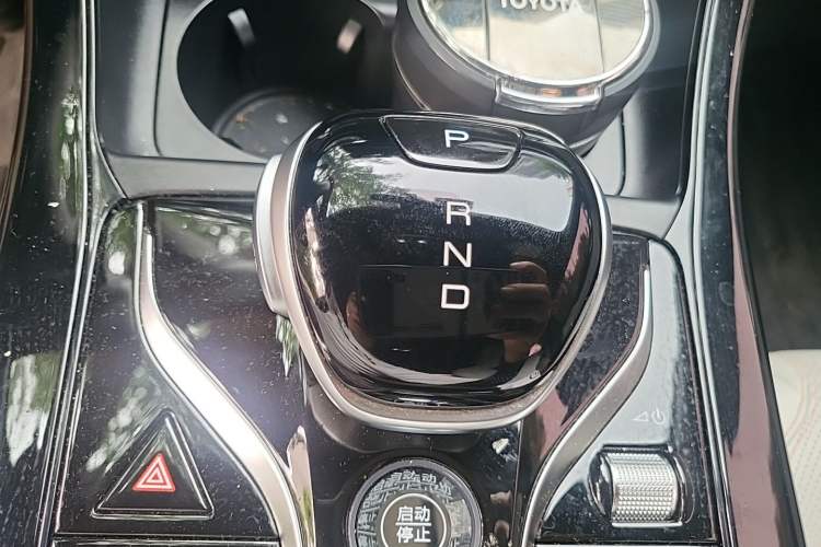 Used BYD Qin PLUS 2024 HONOR Edition DM-i 55KM Leading Model Gear Lever