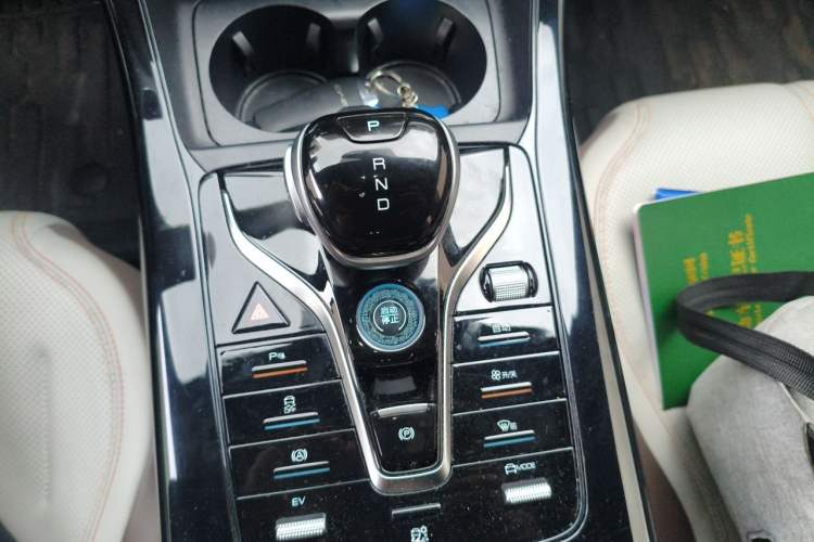 Used BYD Qin PLUS 2024 HONOR Edition DM-i 55KM Leading Model Gear Lever