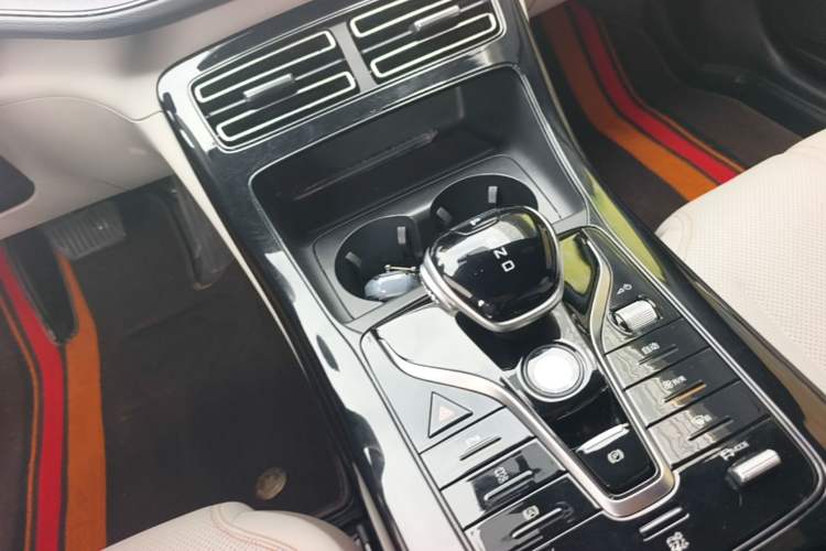 Used BYD Qin PLUS 2024 HONOR Edition DM-i 55KM Leading Model Gear Lever
