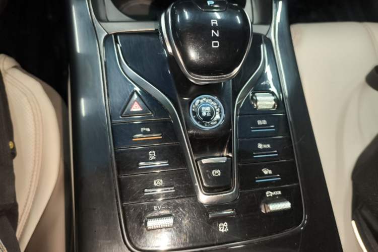 Used BYD Qin PLUS 2024 HONOR Edition DM-i 55KM Leading Model Gear Lever