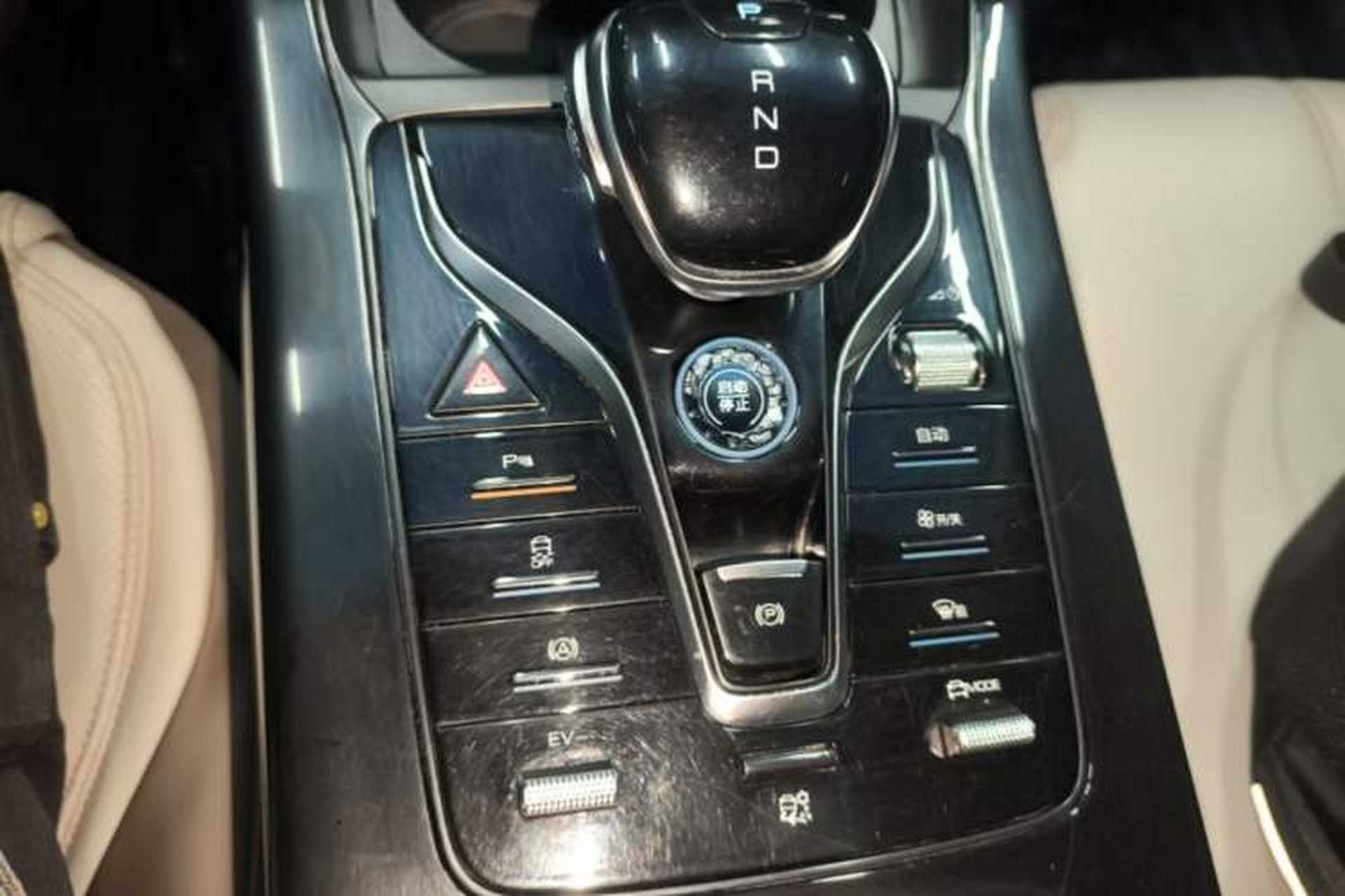 Used BYD Qin PLUS 2024 HONOR Edition DM-i 55KM Leading Model Gear Lever