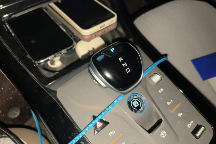 Used BYD Qin PLUS 2024 HONOR Edition DM-i 55KM Leading Model Gear Lever