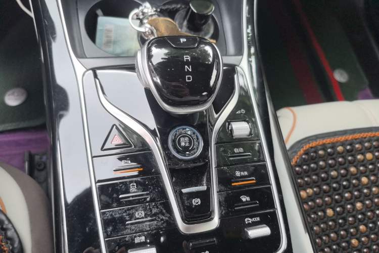 Used BYD Qin PLUS 2024 Honor Edition EV 510KM Leading Model Gear Lever