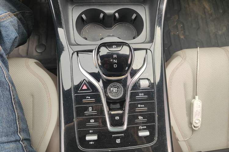 Used BYD Qin PLUS 2024 HONOR Edition DM-i 55KM Leading Model Gear Lever