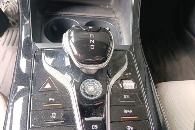 Used BYD Qin PLUS 2024 HONOR Edition DM-i 55KM Leading Model Gear Lever
