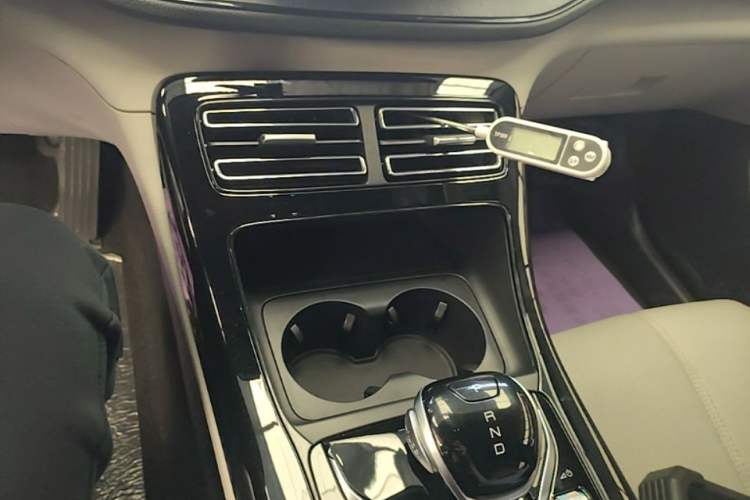 Used BYD Qin PLUS 2024 HONOR Edition DM-i 55KM Leading Model Gear Lever