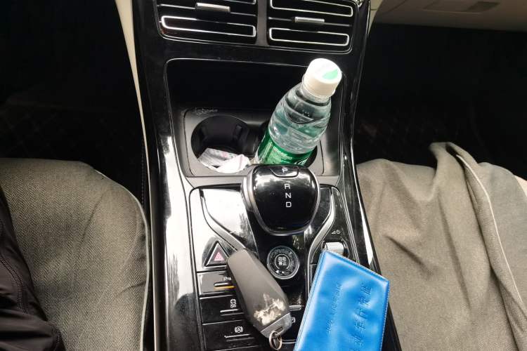 Used BYD Qin PLUS 2024 HONOR Edition DM-i 55KM Leading Model Gear Lever