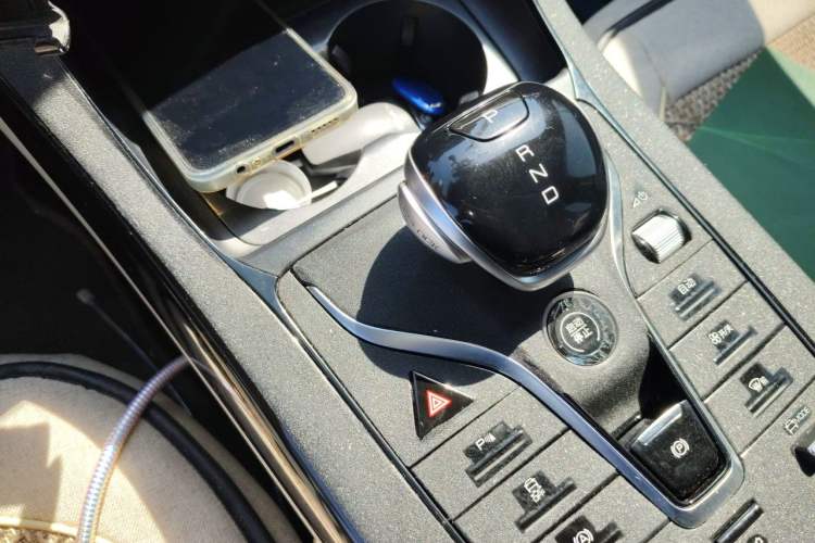 Used BYD Qin PLUS 2024 HONOR Edition DM-i 55KM Leading Model Gear Lever