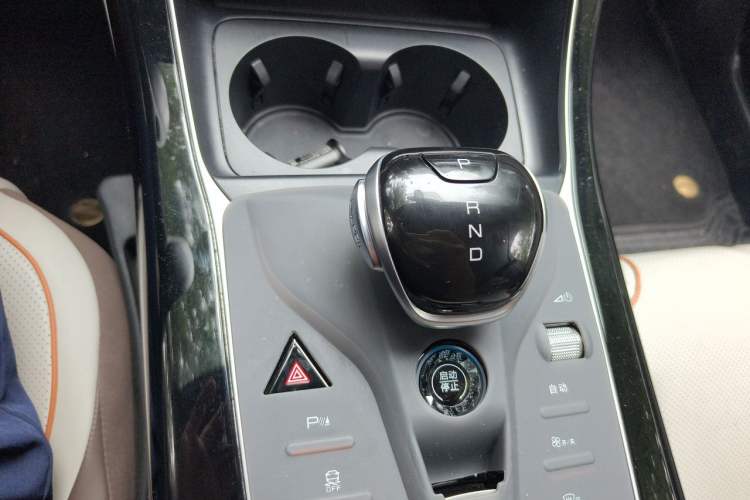 Used BYD Qin PLUS 2024 Honor Edition EV 510KM Leading Model Gear Lever