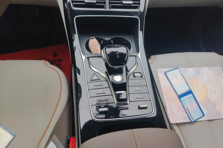 Used BYD Qin PLUS 2024 Honor Edition EV 420KM Beyond Model Gear Lever