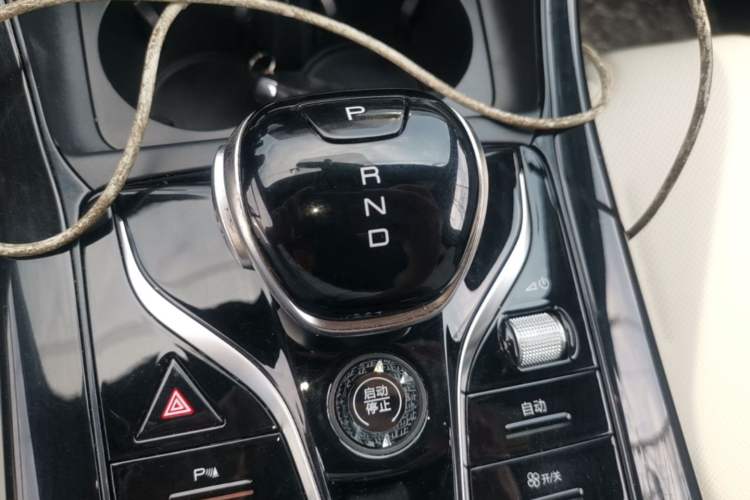 Used BYD Qin PLUS 2024 HONOR Edition DM-i 55KM Leading Model Gear Lever