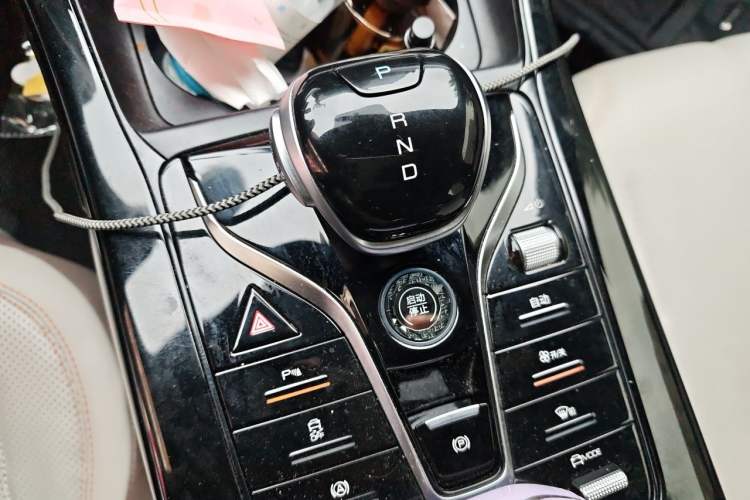 Used BYD Qin PLUS 2024 HONOR Edition DM-i 55KM Leading Model Gear Lever