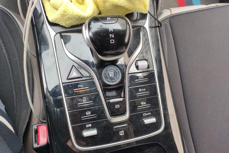 Used BYD Qin PLUS 2024 Honor Edition EV 510KM Leading Model Gear Lever