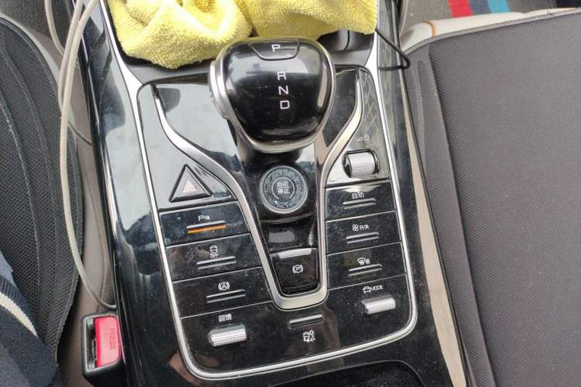 Used BYD Qin PLUS 2024 Honor Edition EV 510KM Leading Model Gear Lever