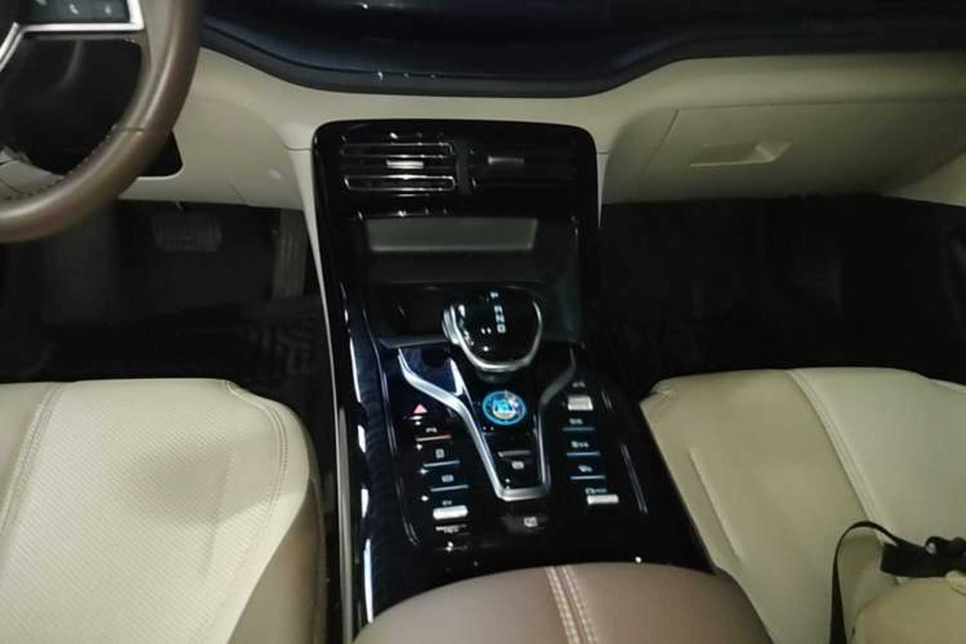 Used BYD Qin PLUS 2024 HONOR Edition DM-i 55KM Leading Model Gear Lever