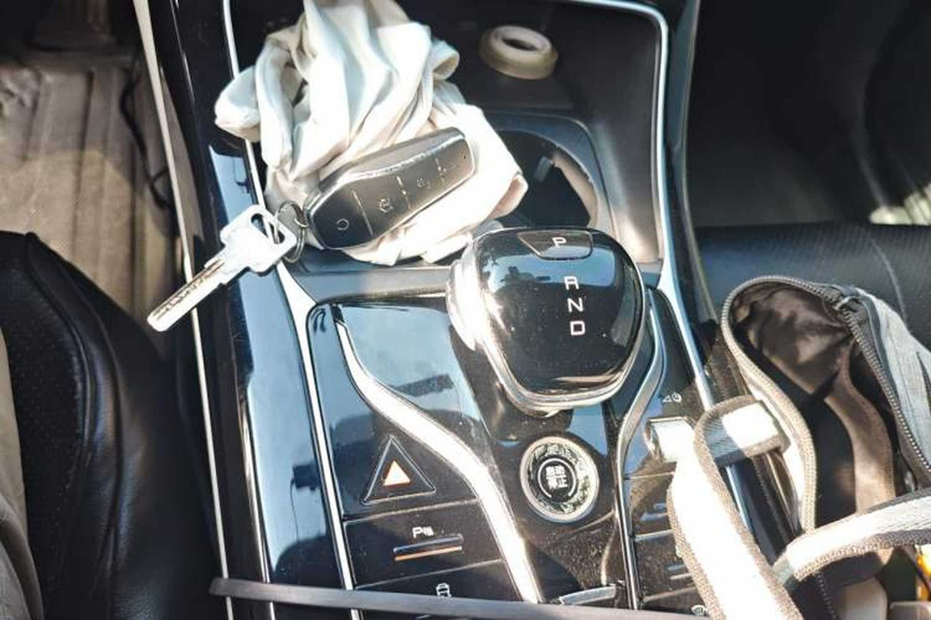 Used BYD Qin PLUS 2024 Honor Edition EV 510KM Leading Model Gear Lever