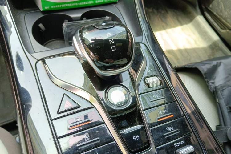Used BYD Qin PLUS 2024 HONOR Edition DM-i 55KM Leading Model Gear Lever